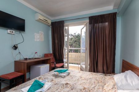 Стандартный 2-местный 2 категории (без ремонта, с балконом)