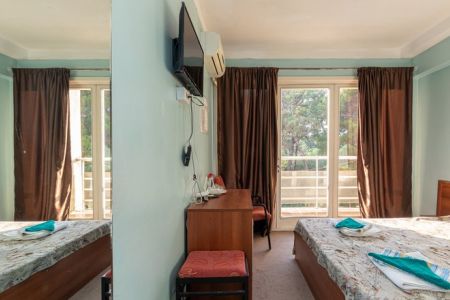 Стандартный 2-местный 2 категории (без ремонта, с балконом)